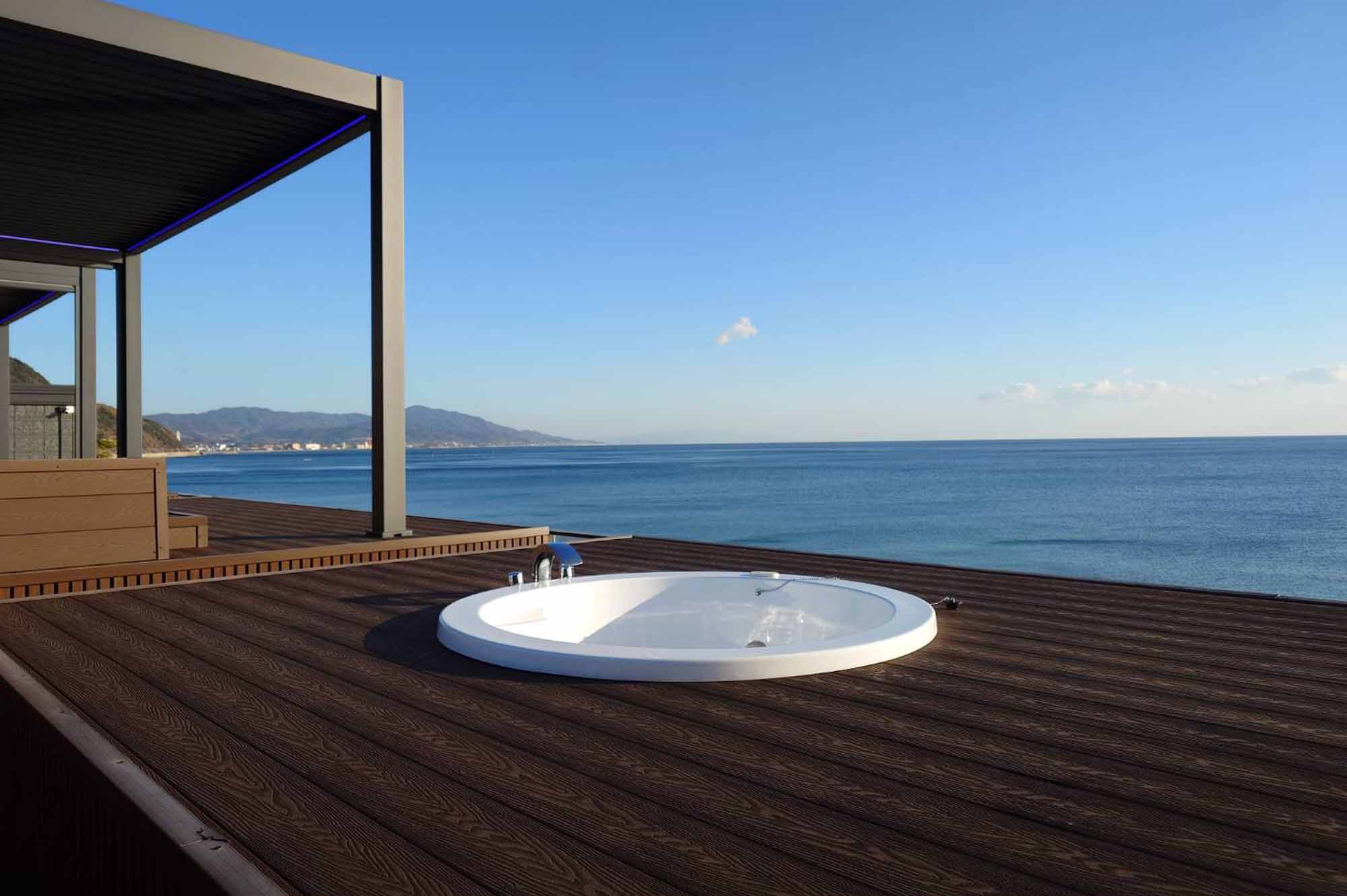 ウッドパネル・人工木デッキ材